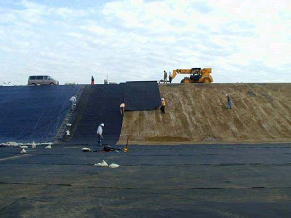 土工膜施工現(xiàn)場(chǎng)