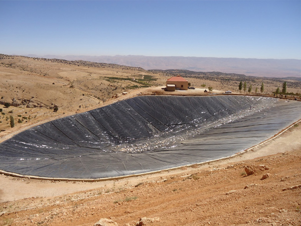 土工膜施工現(xiàn)場